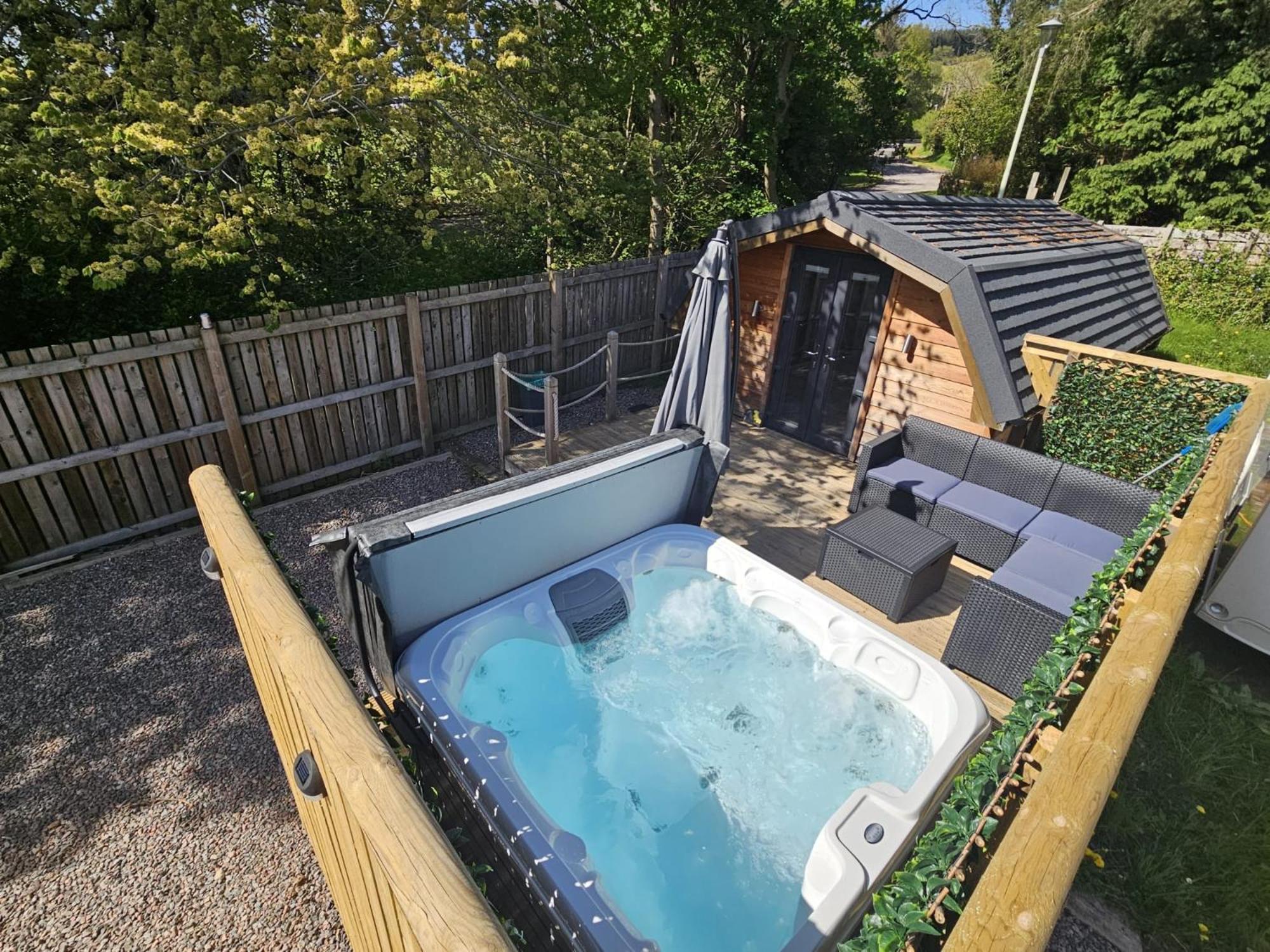 Morvan Pod & Hot Tub ฟอร์ตวิลเลียม ภายนอก รูปภาพ